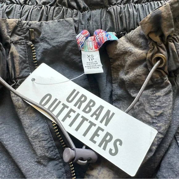 NWT Urban Outfitters Sloan Nylon Balloon Pants. Size: XS. Excellent condition - Picture 12 of 14